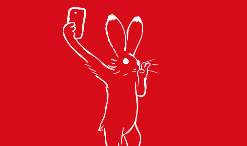 在投票所建築物外拍下發揮創意的照片